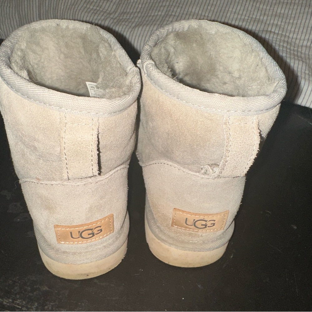 Ugg Mini - image 1